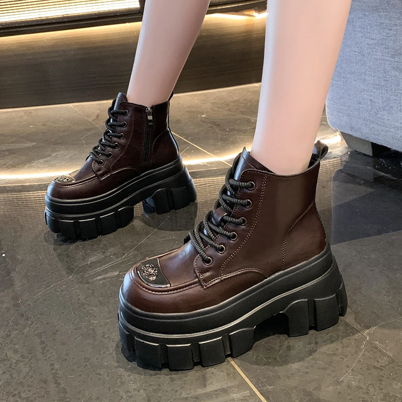 高プラットフォームアンクルブーツ女性レースアップ戦闘オートバイブーツクラシックパンク革靴女性厚い底暖かい毛皮のスノーブーツ