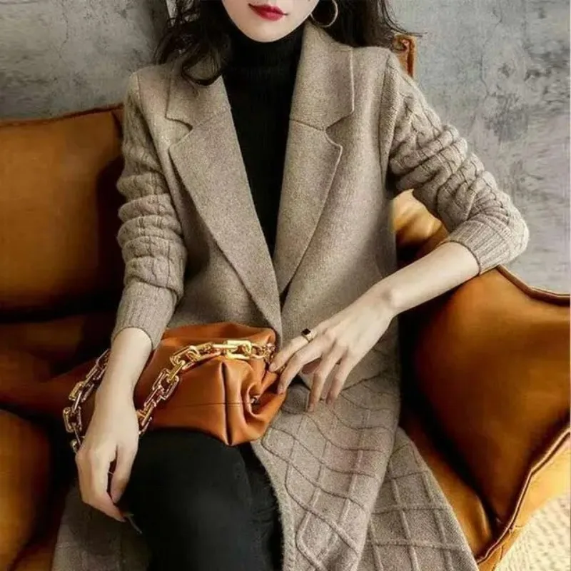 

2024 New Autumn Sweater Women Mid-length Middle-aged and Elderly Loose Suit Collar Fat Outer Knitted Cardigan Wholesale T580