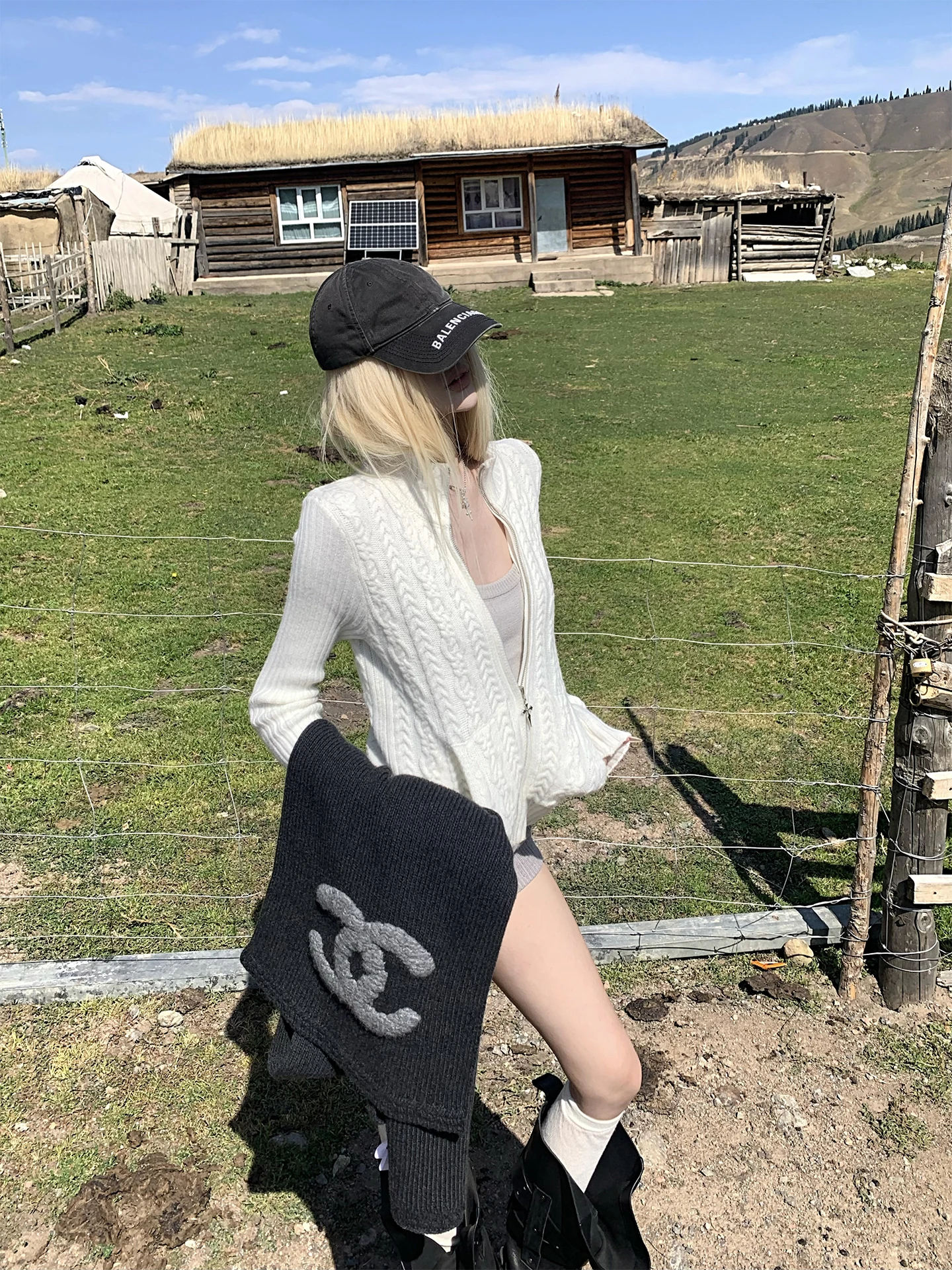 White Knitted Short Sleeve Sweater Coat Lazy Style Twist Flower Pattern Rase Le Sol Cloud Dreams Women's Fashion Spring Autumn