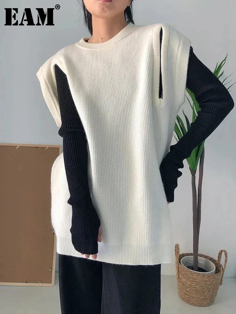 [EAM] Women Loose Fit Beige Hollow Out Knitting Big Size Vest New Round Neck Sleeveless Fashion Tide Spring Autumn 2025 1DF0343