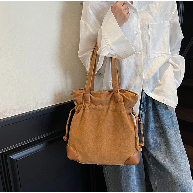 

Summer Women's Drawstring Drawstring Shoulder Bag Korean Large Capacity Casual Shoulder Bag For Work Commute Tote Beach Shopping