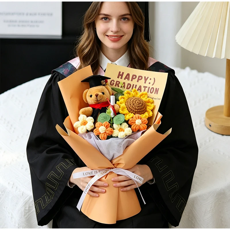 Gehäkelter Abschlussstrauß Handgemachtes Geschenk für die Jahrgangsklasse 2026 Gestrickter Puppen-Sonnenblumenstrauß Geburtstagsgeschenke für Jungen und Mädchen – Detail 9