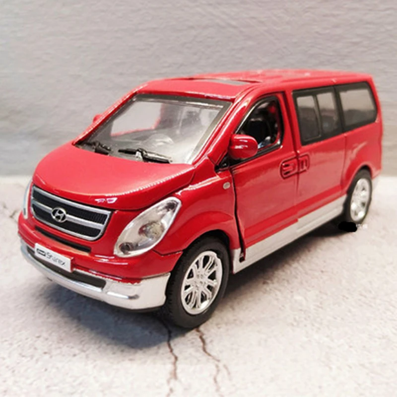 1:32 Hyundai H-1 Grand Starex MPV Alloy Car Model Diecast Metal Toy Car Model High Simulation Sound and Light Childrens Toy Gift