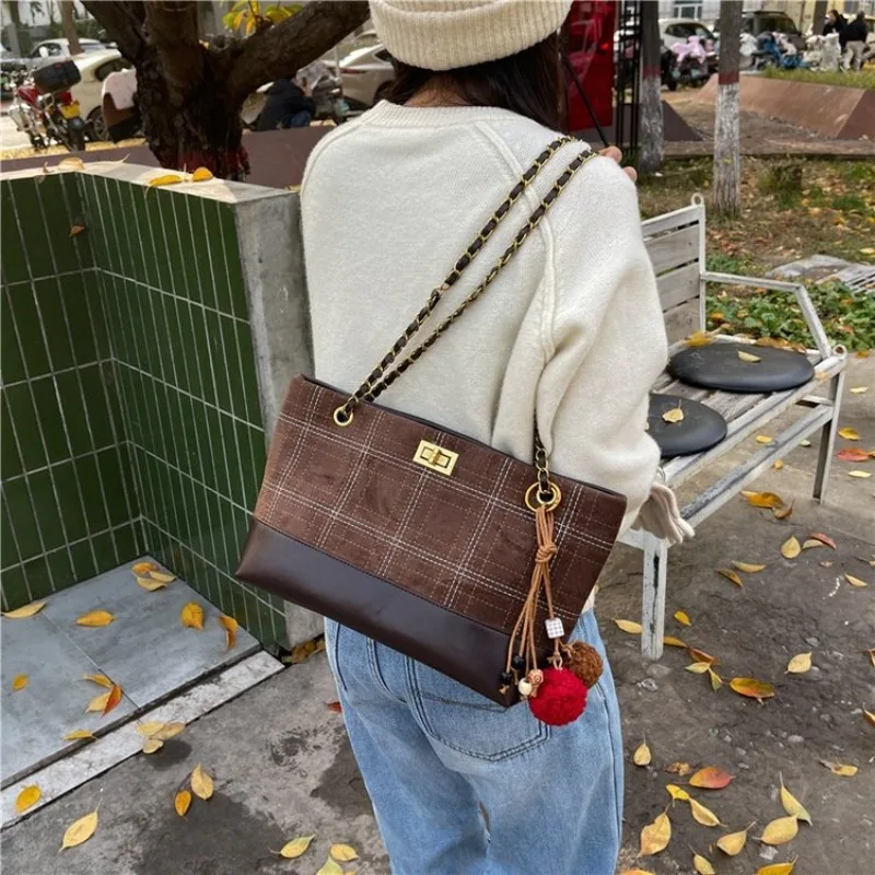 

Women's Zipper Closure Shoulder Bag for Daily Use, Lightweight & Secure Handbag for Work and Casual