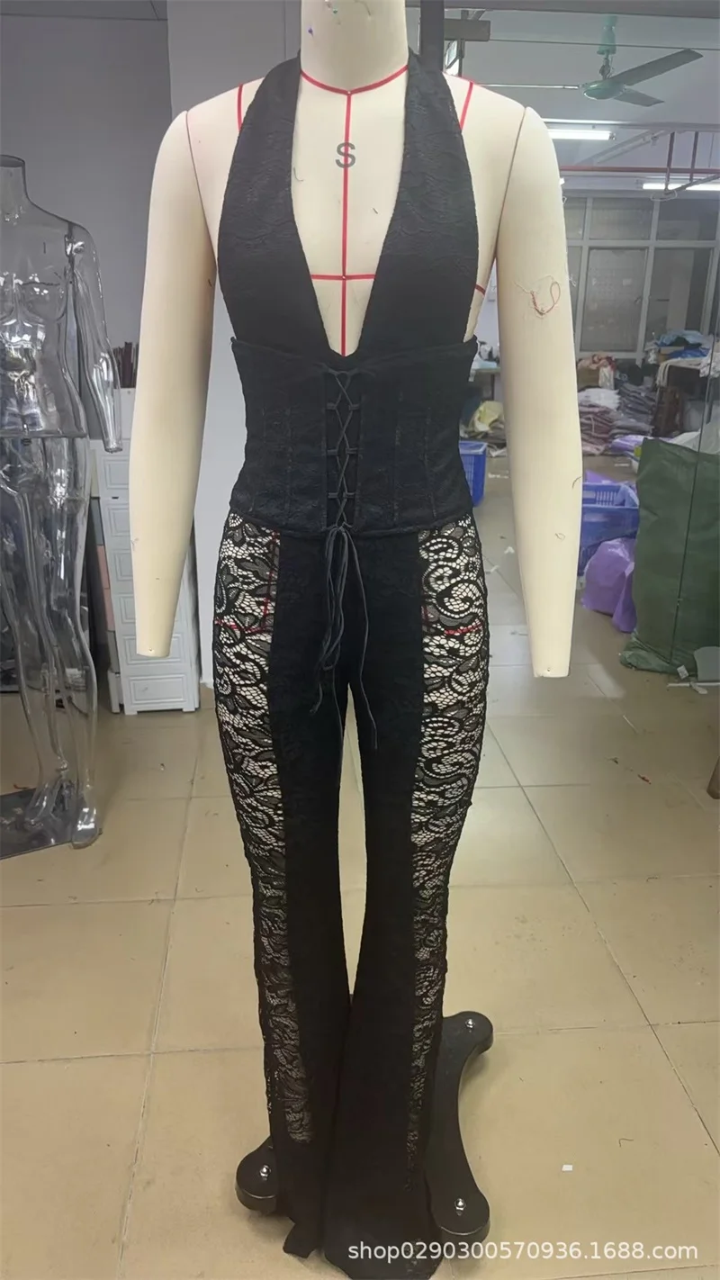 Mono de encaje negro para mujer, vestido Sexy sin mangas con cuello Halter, pantalones acampanados ajustados con cuello en V, corsé con lazo, vestido Formal informal para fiesta de cumpleaños