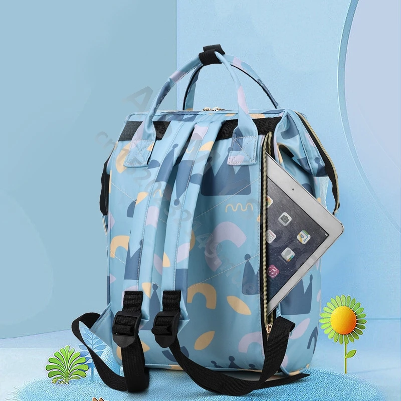 Mommy bag/new multifunctional and fashionable mother and baby bag/for moms to go out/portable mommy bag/walking baby backpack