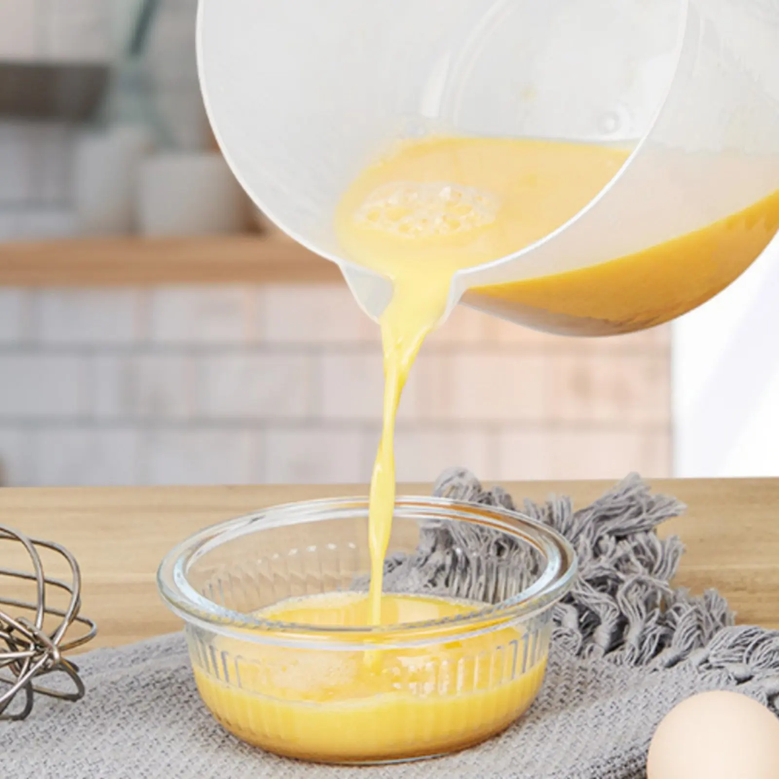 

Egg Beater Mixer Pitcher Heat-Resistant Splash-Proof Mixing Pitcher Lidded Measuring Jug versatilePurpose Food Prep Gear Easy To