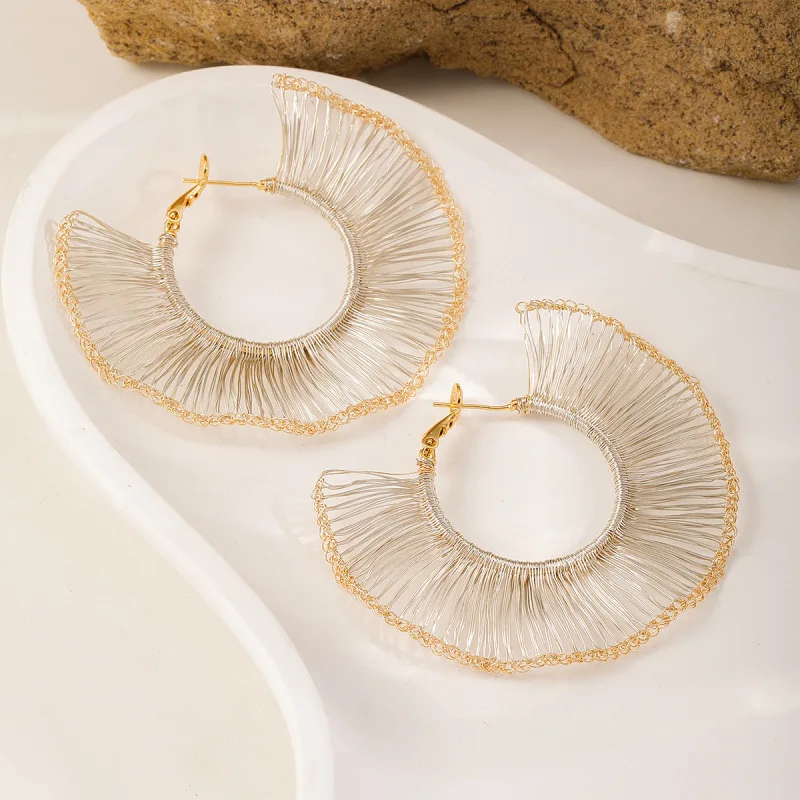 

Hand-woven copper wire exaggerated hoop earrings for women, elegant ear jewelry, light luxury premium temperament, fashion gift
