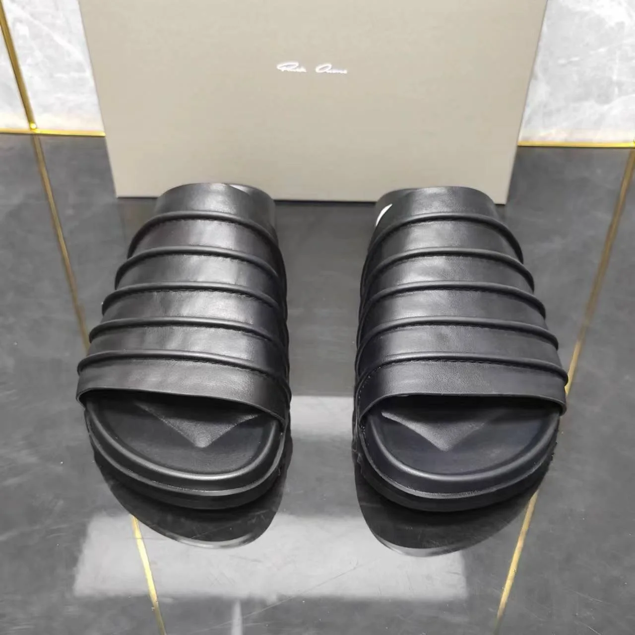 Round Owens leather comfortable soft-soled indoor and outdoor slippers simple and high-end drag hand-customized.