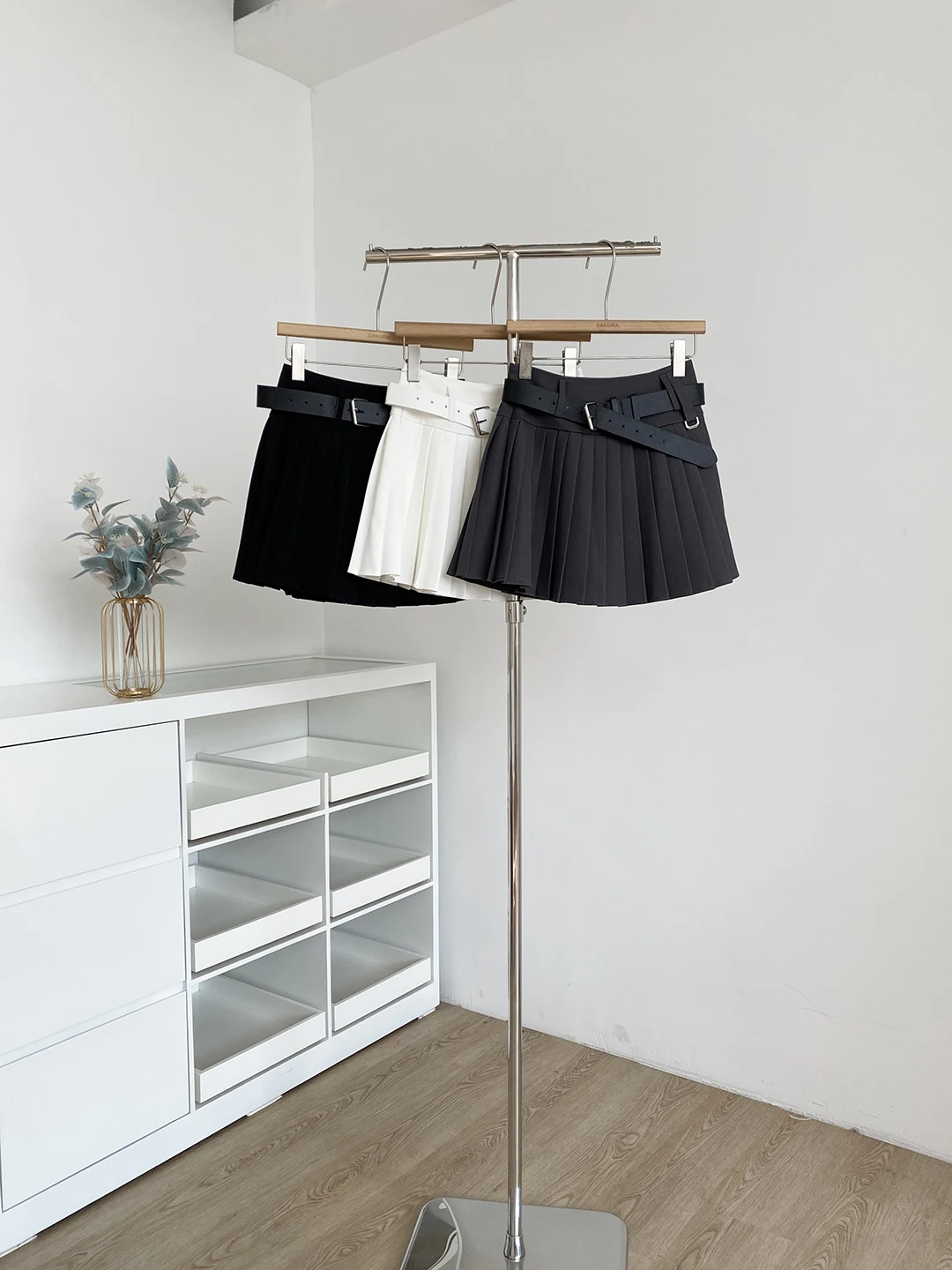 Korean Style College Wind Short Pleated Skirt Women's Spring 2026 High Waist Slimming Commute Half-length Skirt