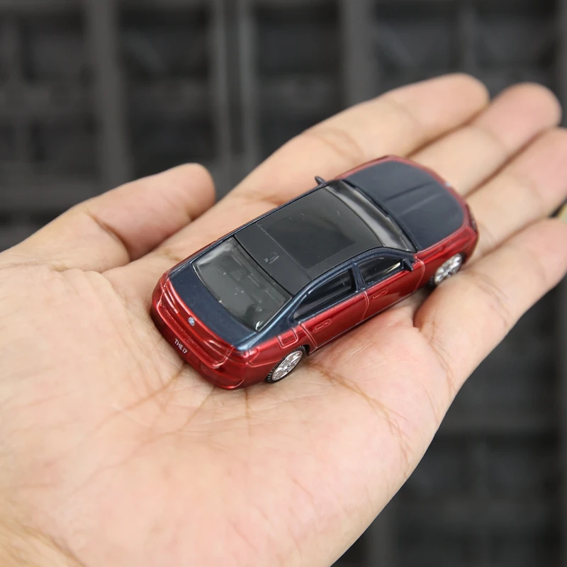 

CCA 1:72 BMW I7 модная модель автомобиля из сплава, модель автомобиля из сплава, коллекция украшений, мини-автомобиль для подарка парню