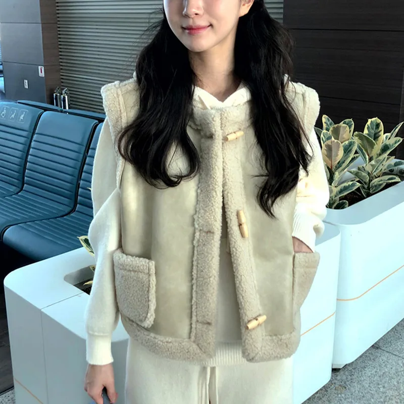 Women's Chic Winter New Retro Faionable Fur Leather Jaet Warm Lapel Button Vest Top Versatile Sli Commute Wear