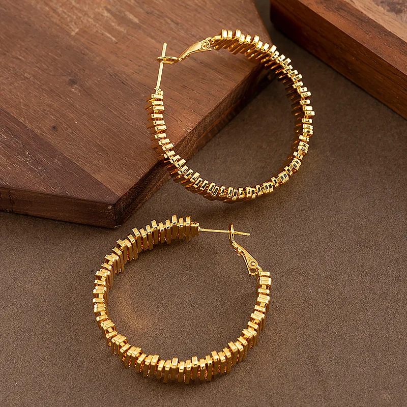 Fashion exaggerated personality geometric large circle earrings niche light luxury simple high-end face slimming earrings