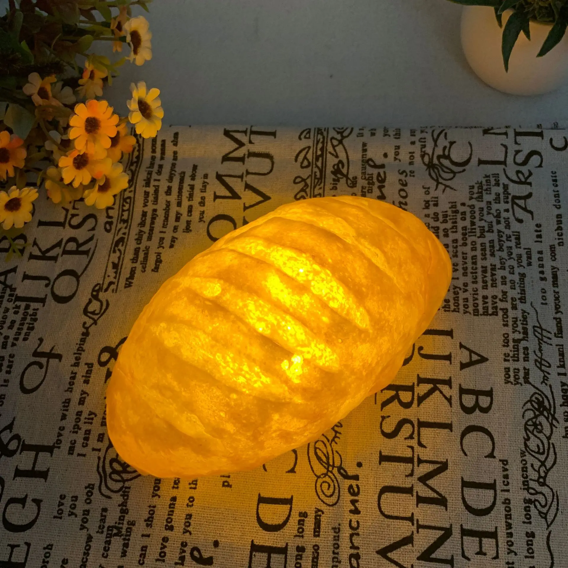 Artifical Croissant Bread Light Atmosphere Lamp LED Bread Lamp LED Night Light Cake Shop Decoration Great Gift