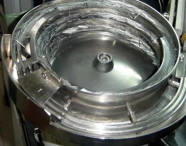 Automatische Fläschchen mit Gummikappe, vibrierender Futternapf