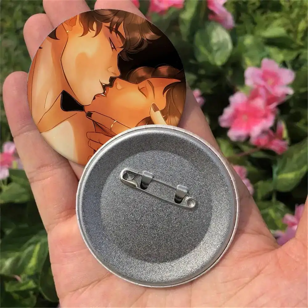 The Cruel Prince Jude And Cardan Badges 25 32 44 58 75 Mm Round Cosplay Pin Bag Decor Fans Collect Friends Gifts Brooch Souvenir