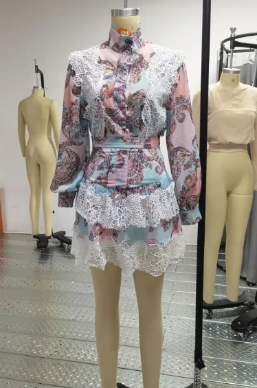 Top de manga comprida e saia curta feminina, estilo de deslocamento, elegante conjunto de 2 peças, estampa retrô, manga lanterna, high-end, 2024