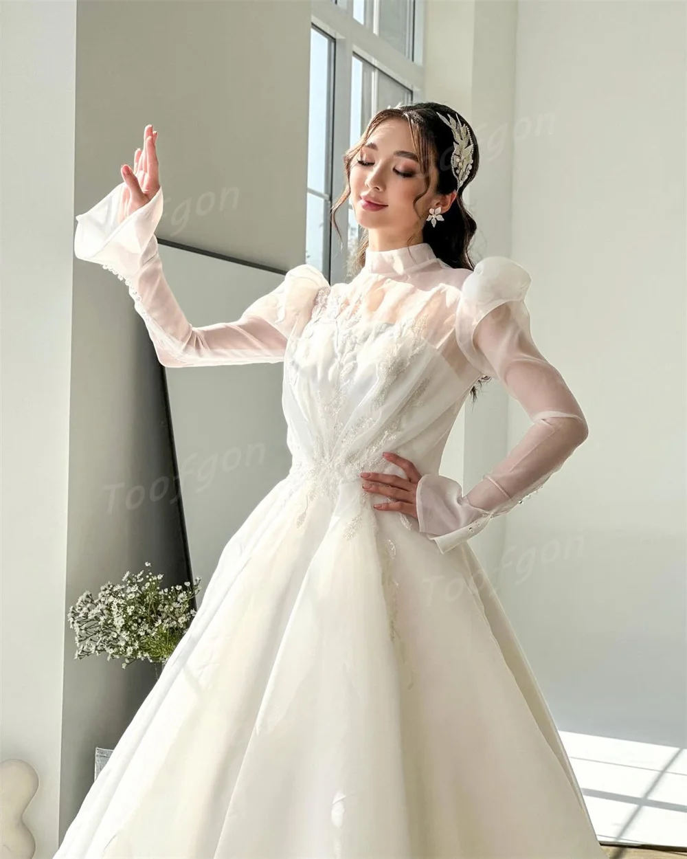 Toofgon Collo alto Maniche lunghe Una linea Abiti da sposa Personalizzato Organza Perline Applicazioni di pizzo Abito da sposa Abito da festa musulmano