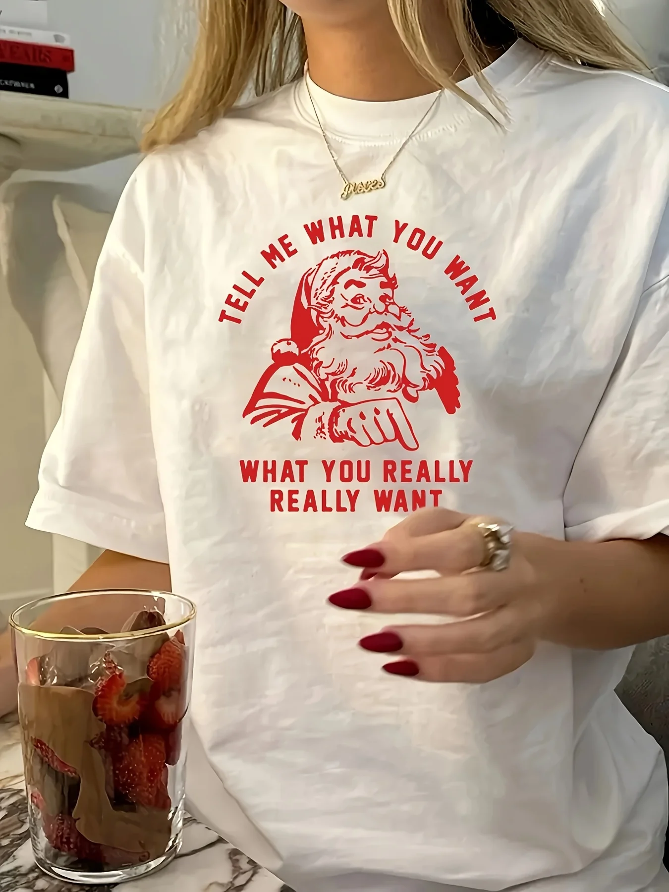 تي شيرت نسائي كاجوال فضفاض مناسب لعيد الميلاد سانتا كلوز مع طباعة نصية "أخبرني ما تريده حقًا".