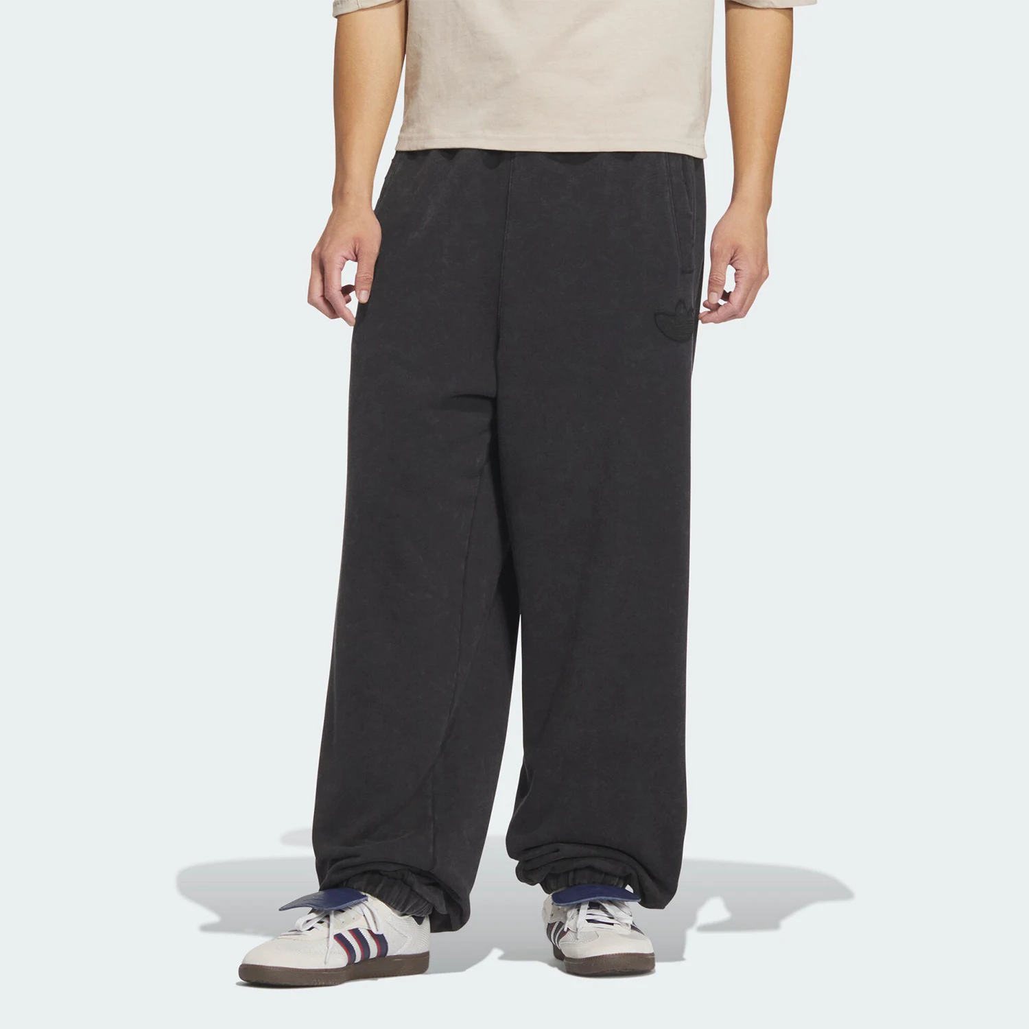 

Официальные мужские свободные спортивные брюки Adidas с тремя полосками в стиле ретро с манжетами JM7289