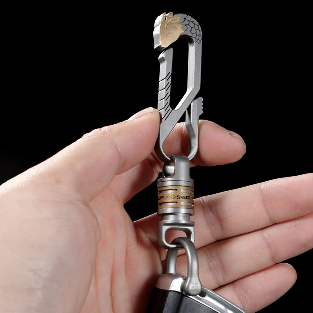 Titan-Kupfer-Drachen-Schlüsselanhänger für Männer, luxuriöser geschnitzter Autoschlüsselhalter, EDC-Geschenk, leichtes Metallzubehör, langlebiger Schlüsselanhänger