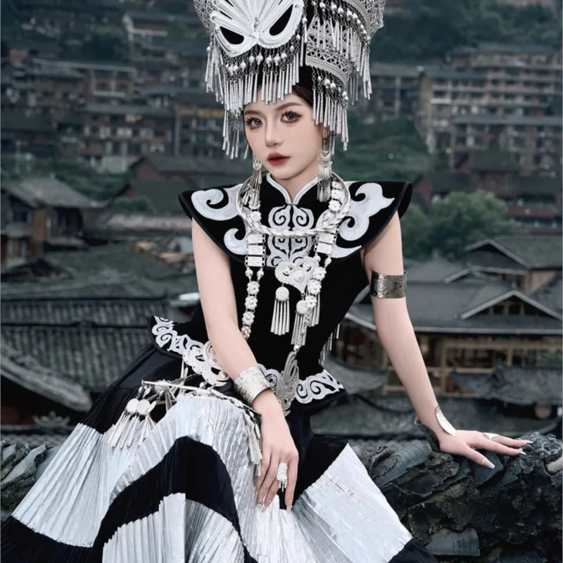 

New clothing female heavy industry national costume photo