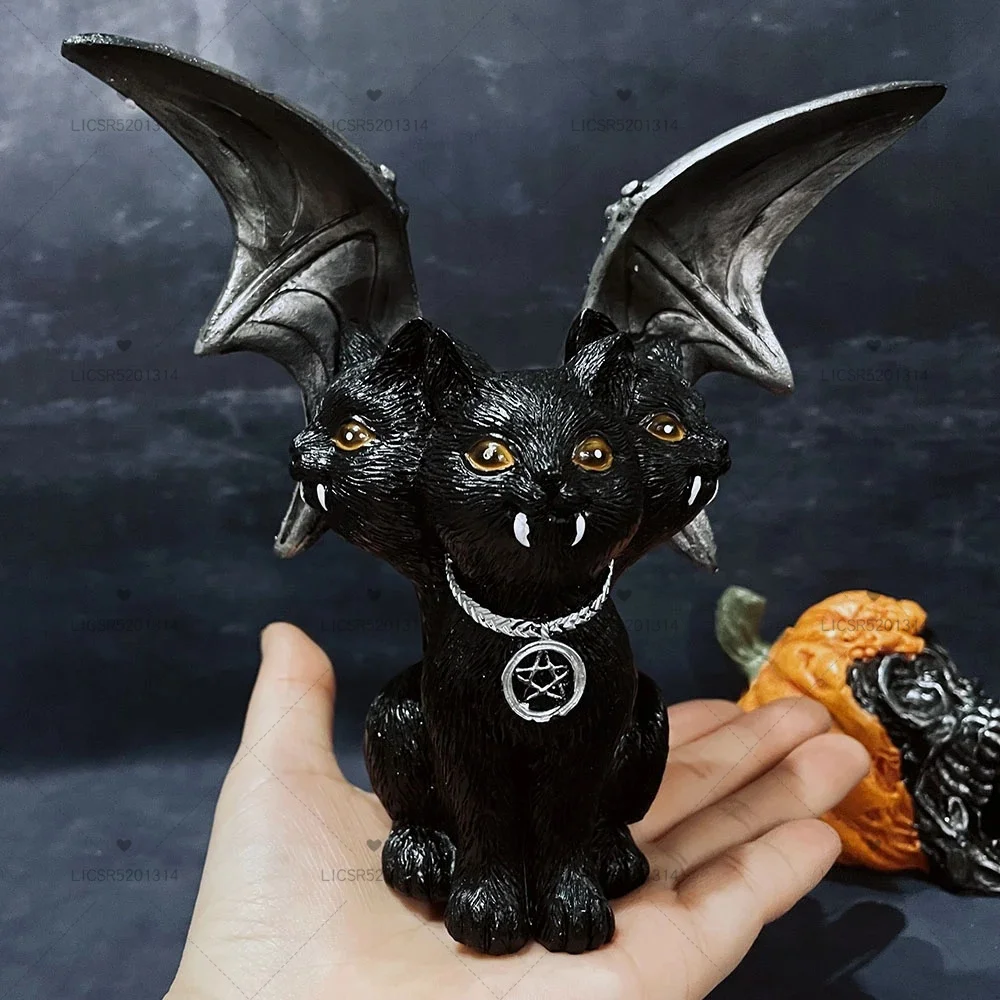 Resin Figurine 3 Heads Cats with Bat Wings Statue Gothic Animal Dark Dark Evil Cat Outdoor Garden Sculpture Home Desktop Decor