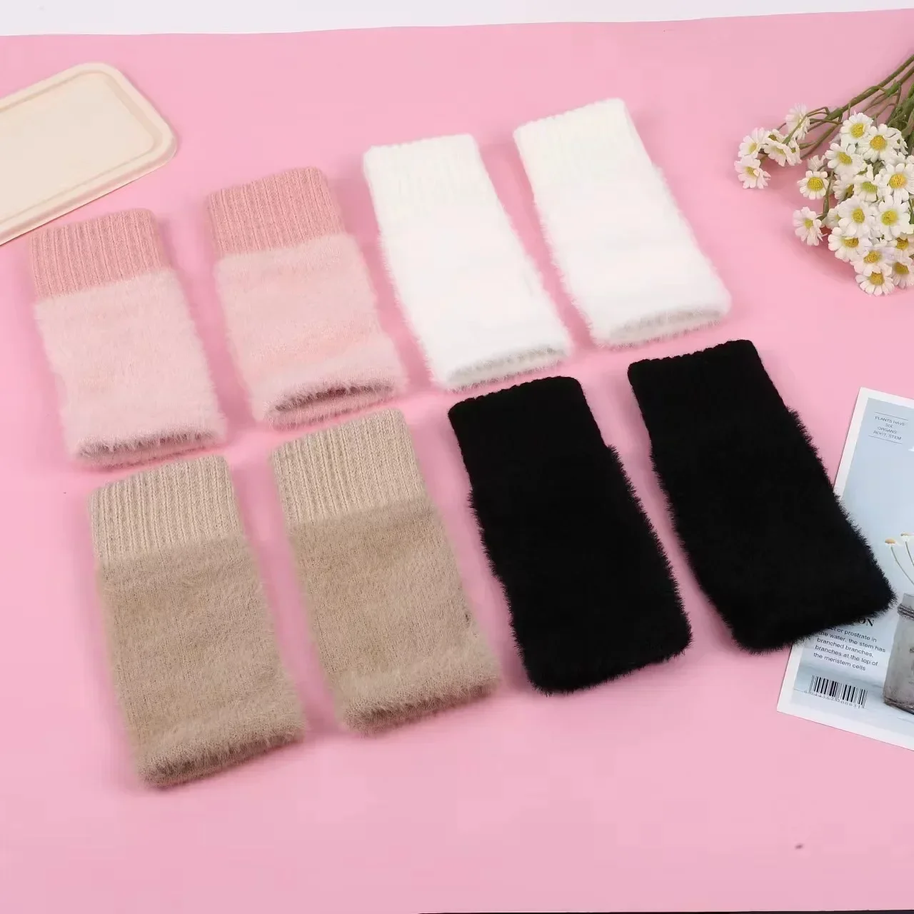 Новинка 2024, норковые флисовые перчатки с половиной пальца для женщин, мягкие зимние теплые роскошные однотонные плюшевые вязаные перчатки без пальцев