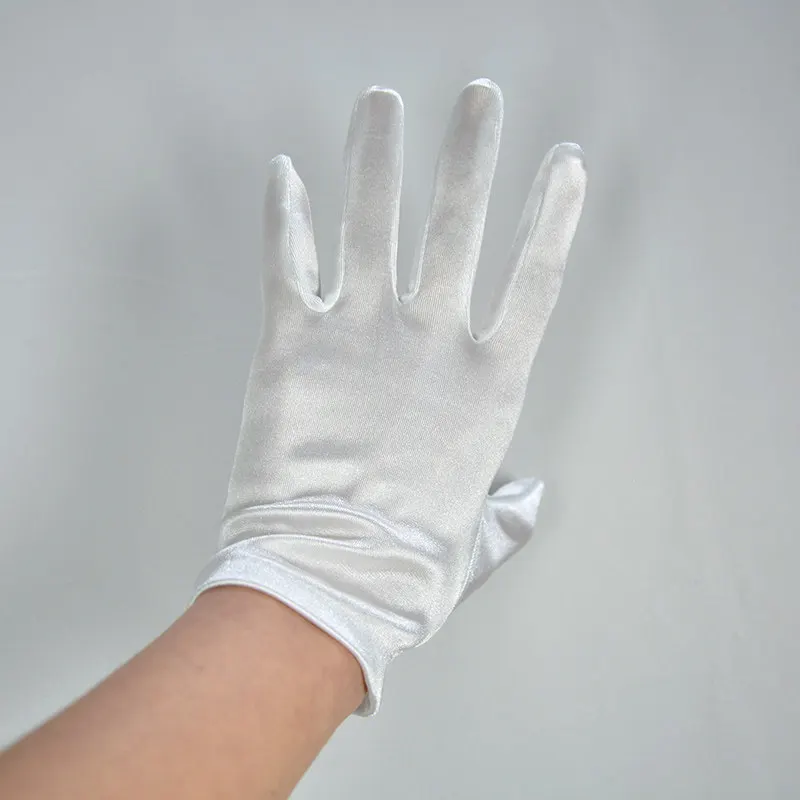 22 cm lange, dehnbare Satin-Seidenhandschuhe, kurze Abendhandschuhe für Damen, Hochzeits-Armstulpen, elegante Brautaccessoires in Off-White, Kleidung. – Detail 4