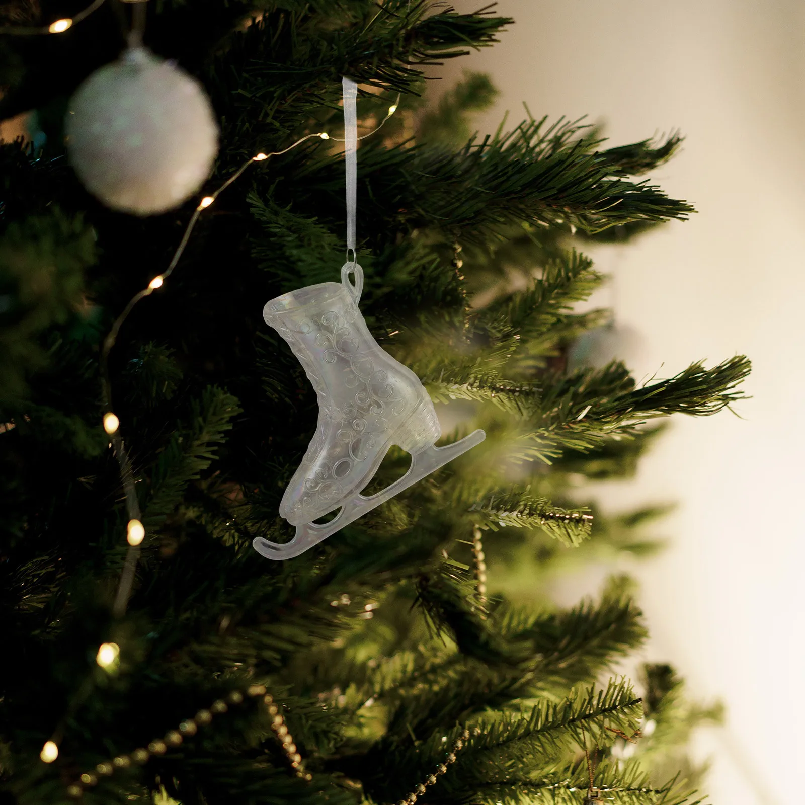 

Ice Skate Hanging Ornament Acrylic Christmas Tree Pendant Lightweight Shatterproof Holiday Decor For Home Office Mall