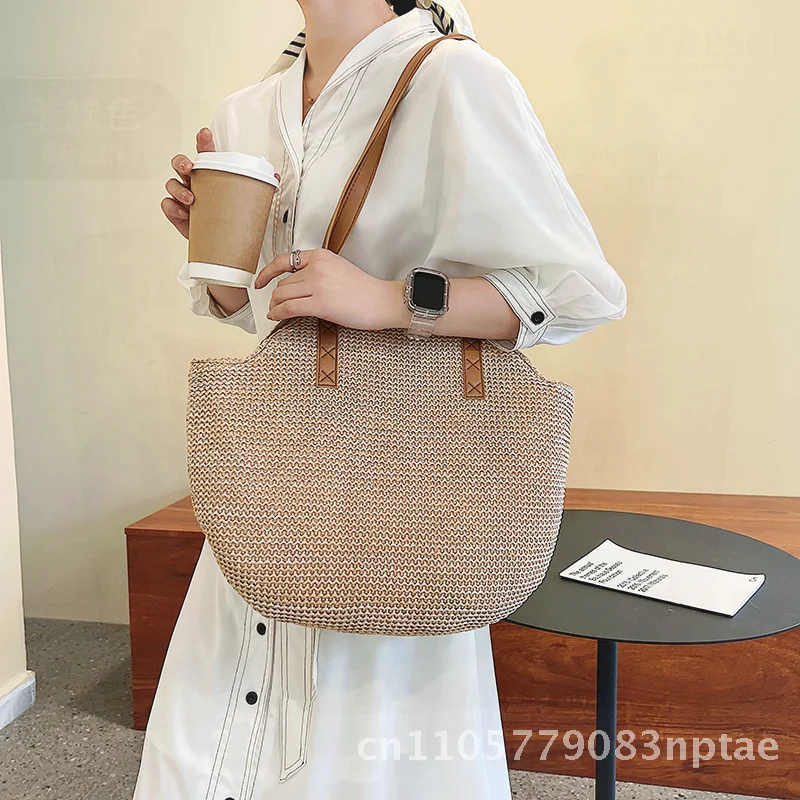 

Women's Retro Large Capacity Straw Woven Shoulder Bag Spring 2022 Seaside Holiday Portable Casual Outfit Single Zipper Closure