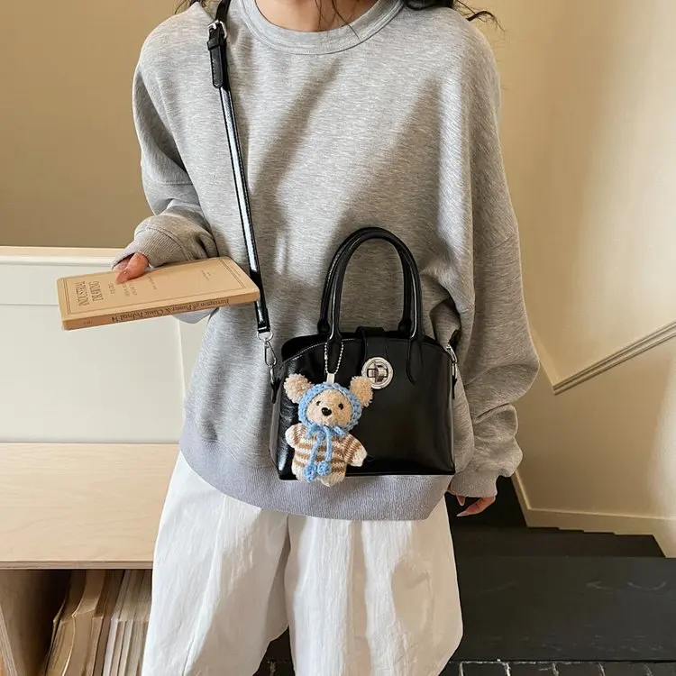 

Simple Elegant Diaper Bags For Women: Luxury Leather Crossbody Bag With Letter Logo, Minimalist Vintage Fashionable Large Tote