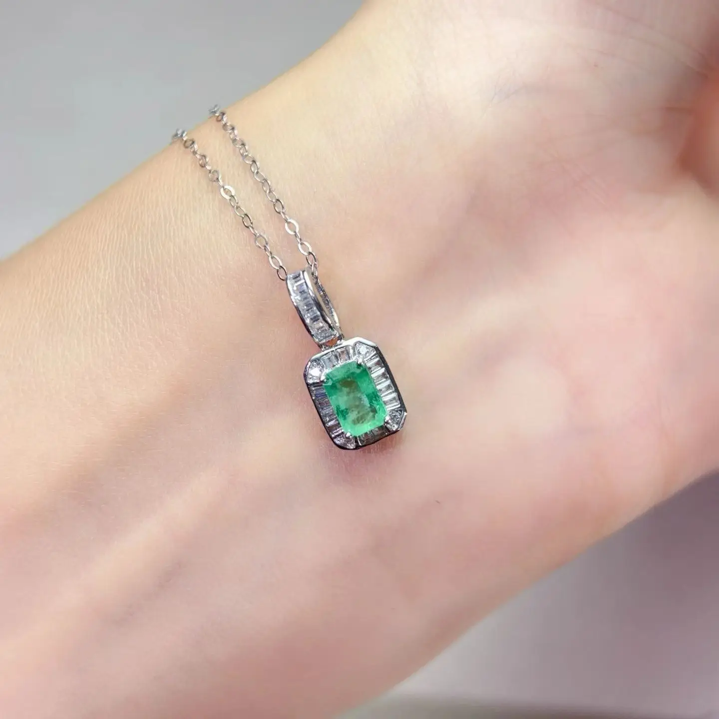 Sparkling 925 Silver Emerald Pendant 4mm*6mm Real Colombian Emerald Jewelry Sterling Silver Gemstone Necklace Pendant