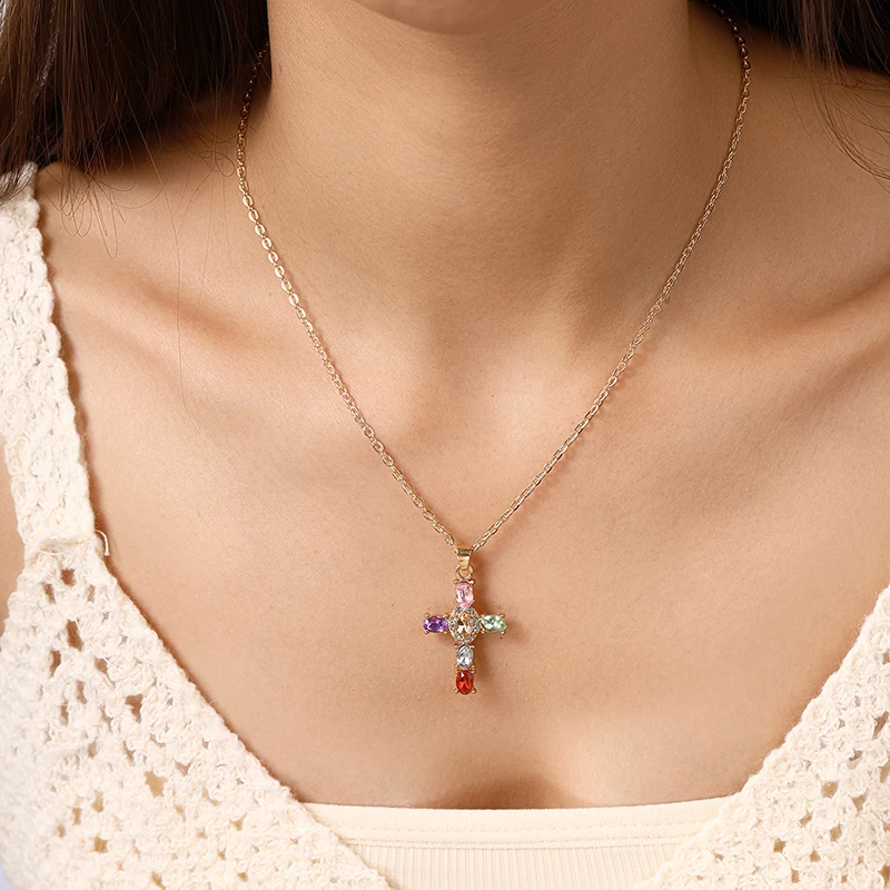 Aihua المبهر الزركون كريستال أجنحة الصليب قلادة للنساء الرجال القوطية الهيب هوب يسوع الصليب قلادة هدايا مجوهرات المسيحية