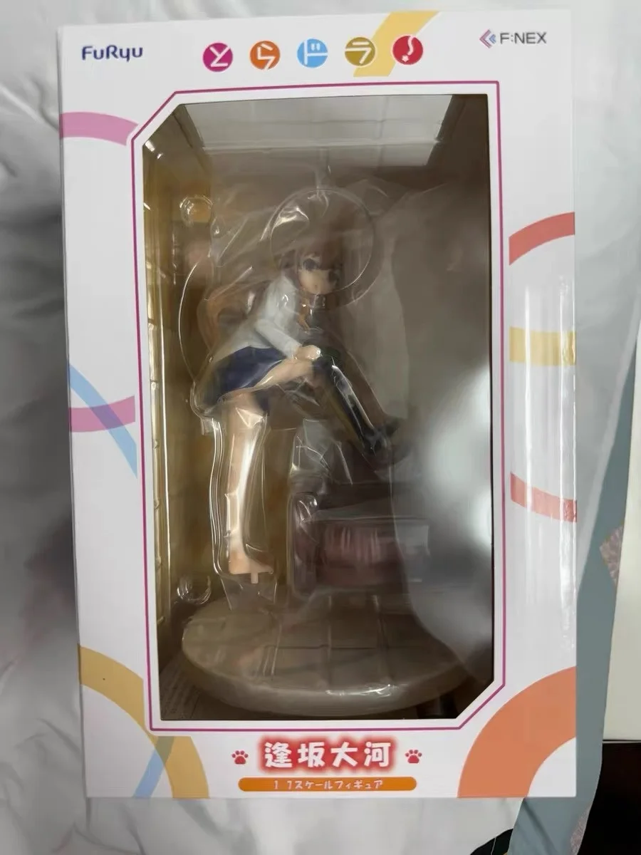 Op voorraad 100% origineel F:NEX 1/7 Toradora! Taiga Aisaka Anime Figuur Met Sofa Accessoire PVC Verzamelbaar Beeldje Model Speelgoed 18cm