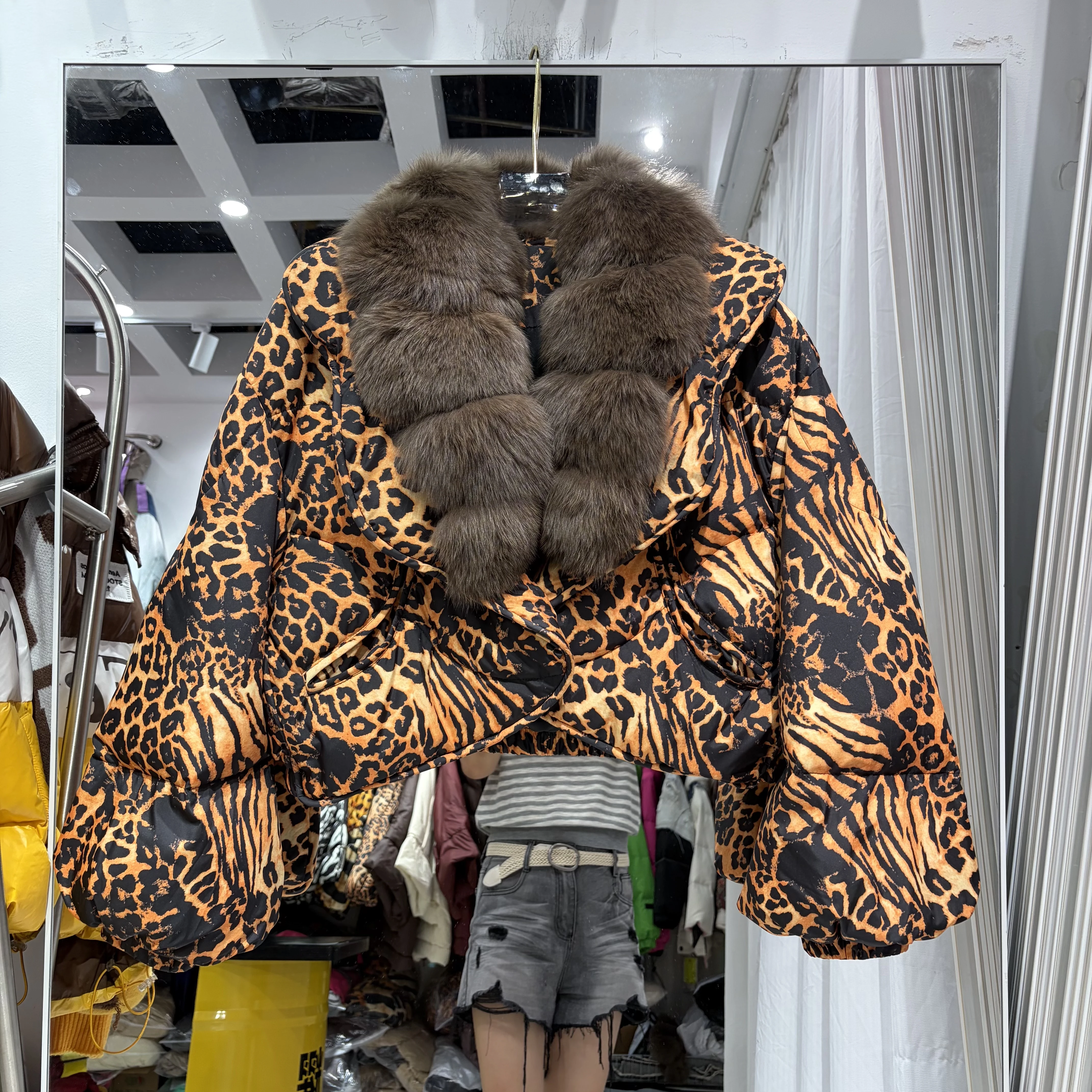 Winter New Women's Down Jacket Loose Print Fox Fur Collar Short White Duck Down Jacket