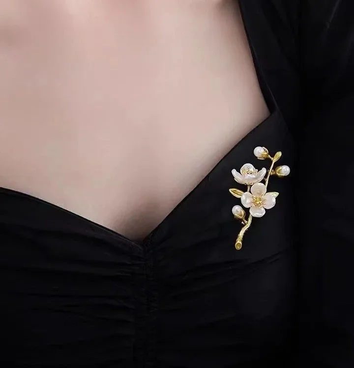 Vintage Temperament Green Jasmine Brooch for Women Crystal Flower Buckle Brooch Dress Clothes Suit Scarf Clip Jewelry Gift