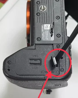 NEW Repair Parts For Sony ILCE-7M4 A74 A7 IV A7M4 A7 M4 / IV Alpha 7M4 Battery Cover Battery Door Cover Lock Lid Assy