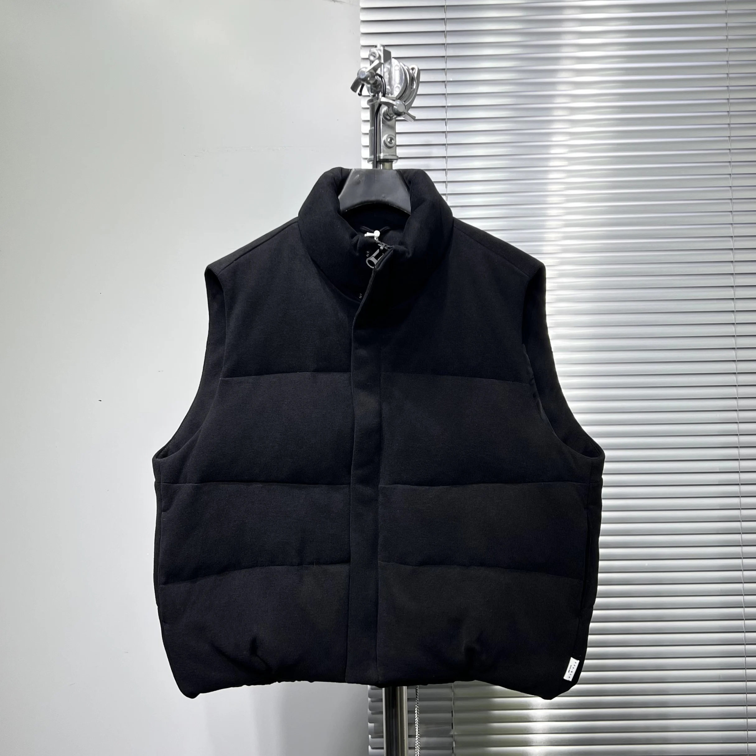 الراقية أسفل سترات الرجال 2025 شتاء جديد الأصلي العصرية بسيطة الدافئة أكمام أسفل معاطف الذكور بلون أسفل السترات #2