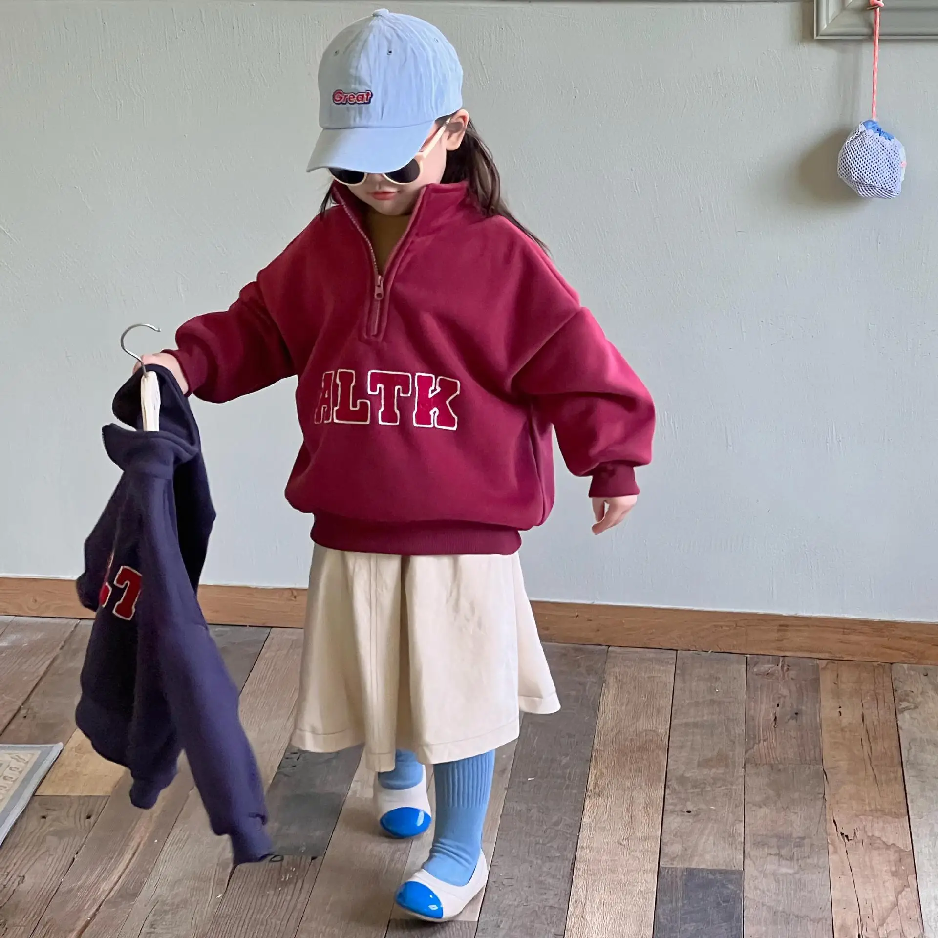 

Korean Children's Clothes Casual Sweater 2023 Winter New Girls Sweater Composite One Velvet Letter Girl's Sweater Pullover