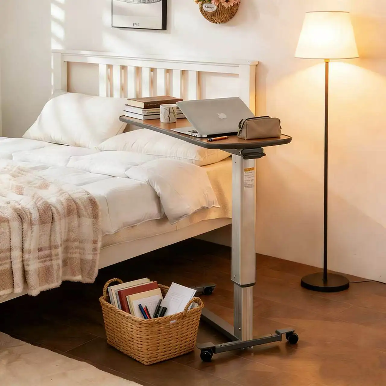 Lifting bedside elderly laptop desk