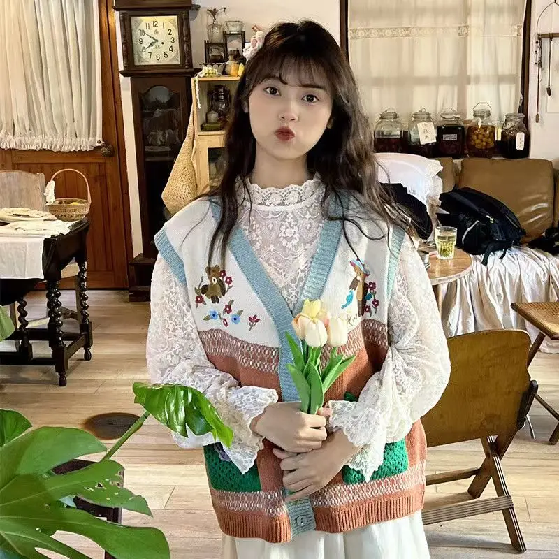 Flower Bear Embroidery Retro Contrast Knitted Vest Sweater Women Sleeveless V Neck Preppy Style Cardigan Winter Sweater Shrug