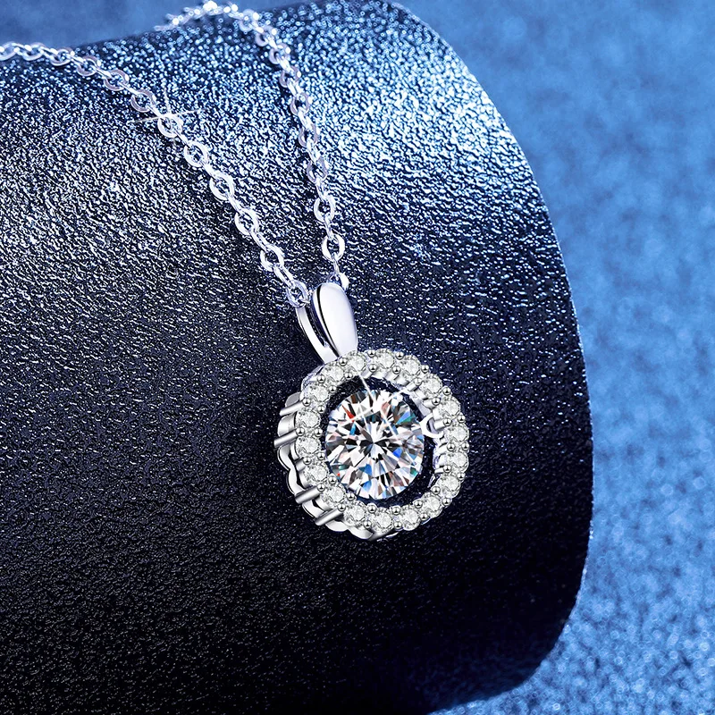 

Moissanite Necklace Halo Pendant 0.5ct 925 Sterling Silver D VVS1 Lab Diamond Necklace Choker de Prata for Women Party Gift