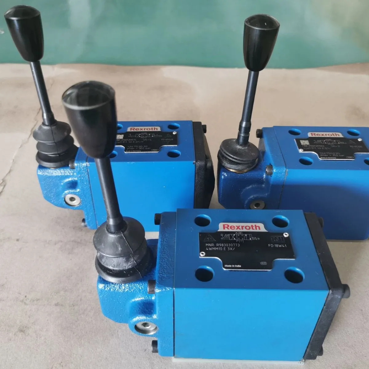 

Manual valve R983030728 4WMM 6 J6X-IN002