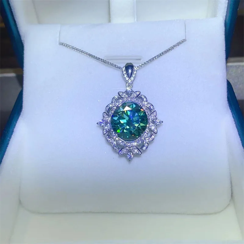 

Роскошное и величественное зеленое бриллиантовое ожерелье с подвеской для женщин, 5 карат, муассанит, платина PT950 | Великолепный дизайн, благородный вид на шее.