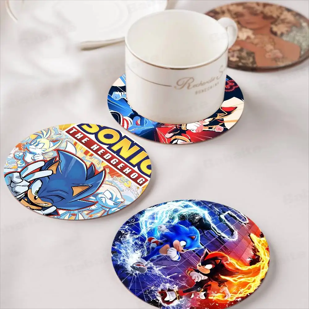 Posavasos antideslizantes de madera pintados con motivos del anime y la película de Sonic, ideales para decorar la sala de estar y la cocina.
