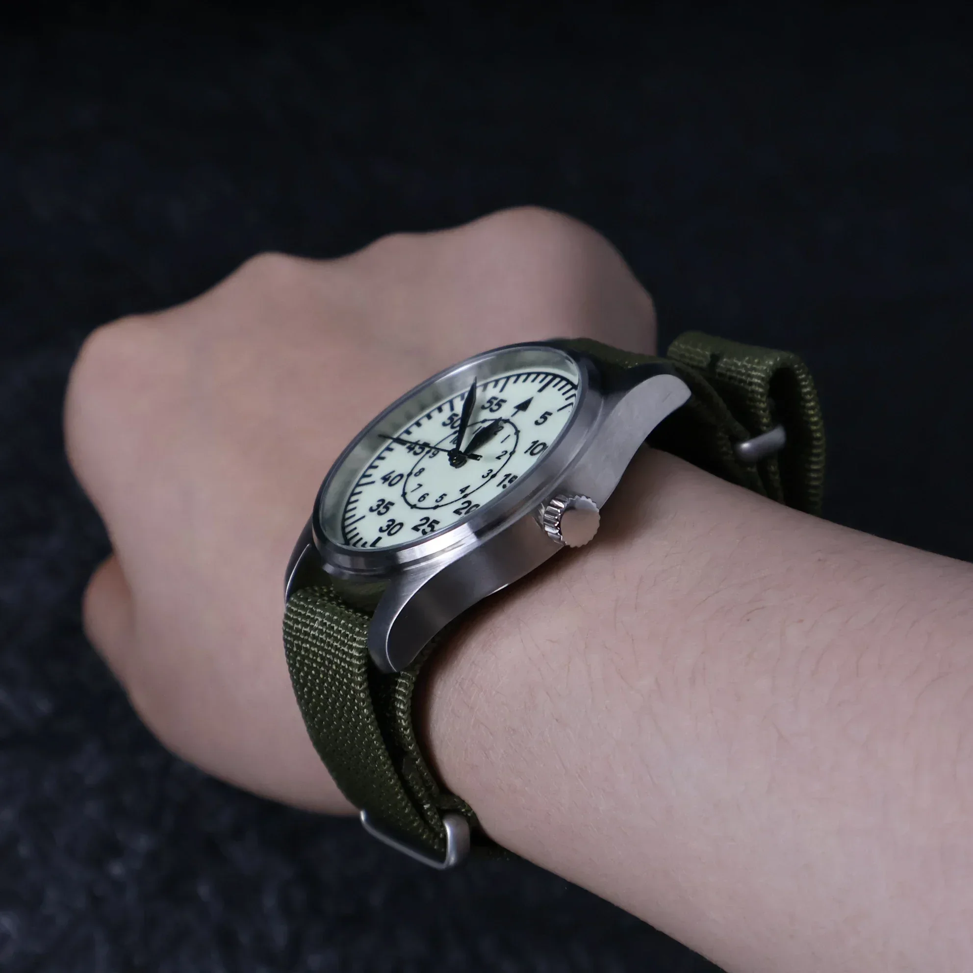 Reloj de cuarzo MYSTERIOUS CODE ML10 VH31 segundo movimiento de barrido 316L revestimiento arenado zafiro BGW9 luminoso 100m resistente al agua