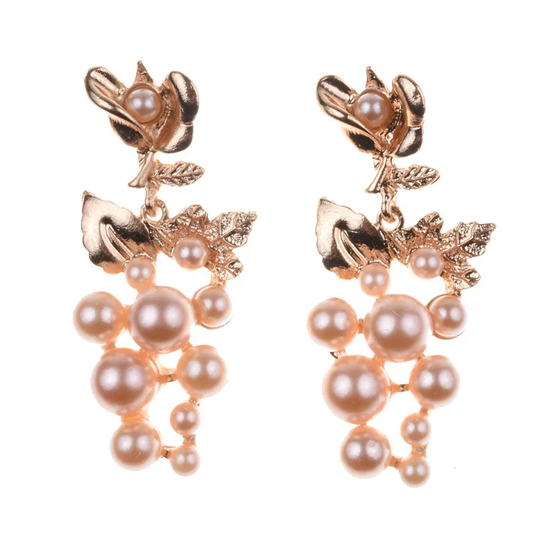 Hot-selling new earrings, fashionable and creative pearl diamond-encrusted alloy earrings, source manufacturer