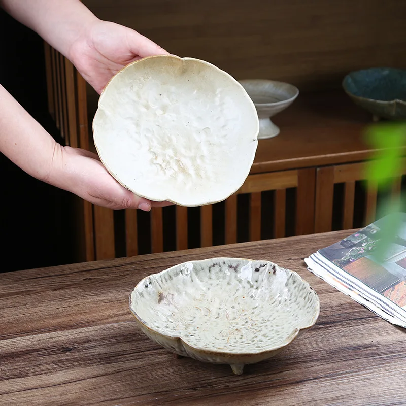 Japanese Kiln-turned Stoneware Fruit Plate with Four Legs and Irregular Ceramic Tray for Home Use