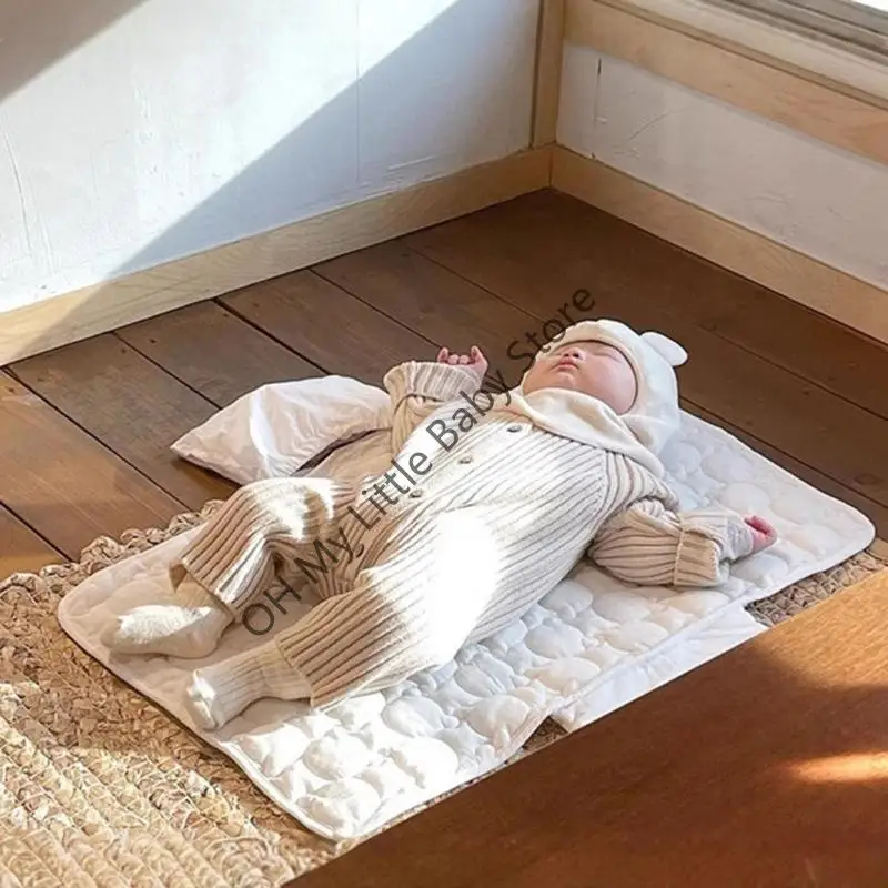 M76C 아기 여행 변경 패드 부드럽고 편안한 면화 소변기 패드 매일 편안함을 즐기십시오 휴대용 접이식 기저귀 교환기 매트